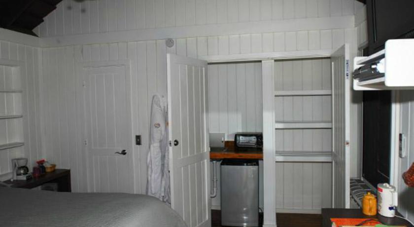 Compass Point 4*