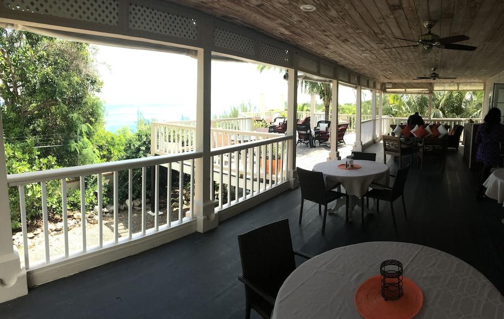 Hotel A Stone's Throw Away 4*
