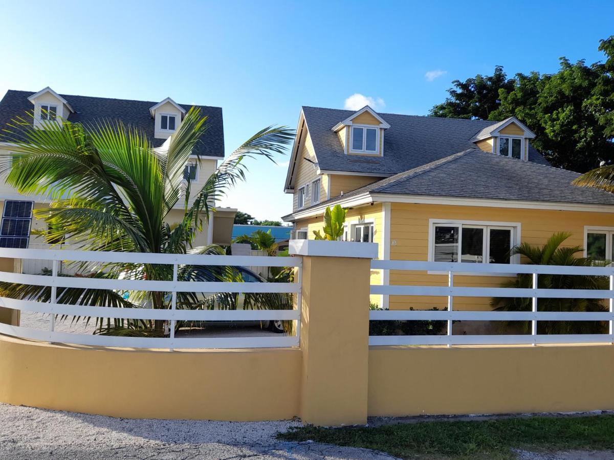 By The Bay Apartment *