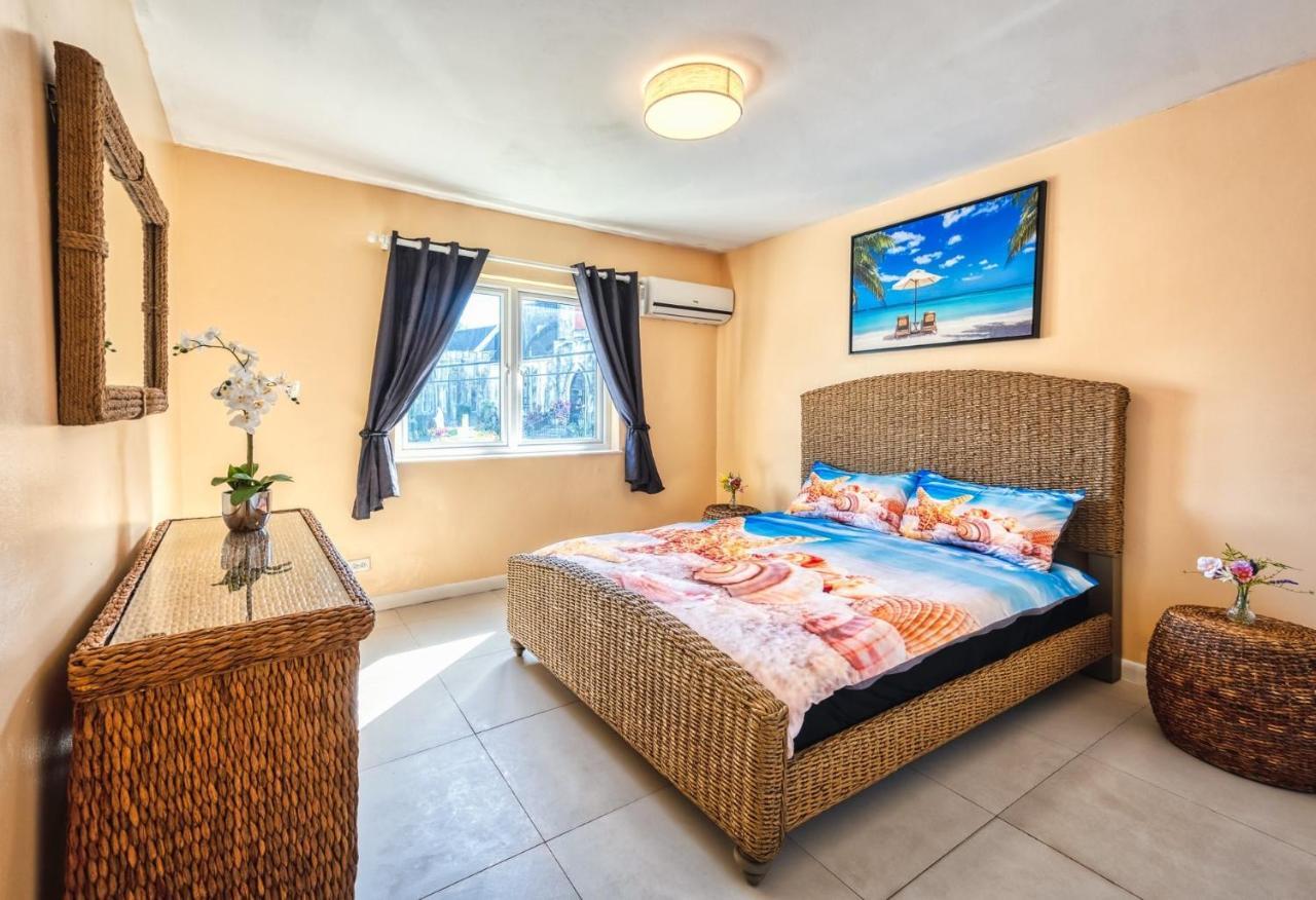 Lovely Apartment Near Beach, Downtown, 24H Security, Pool * Nassau