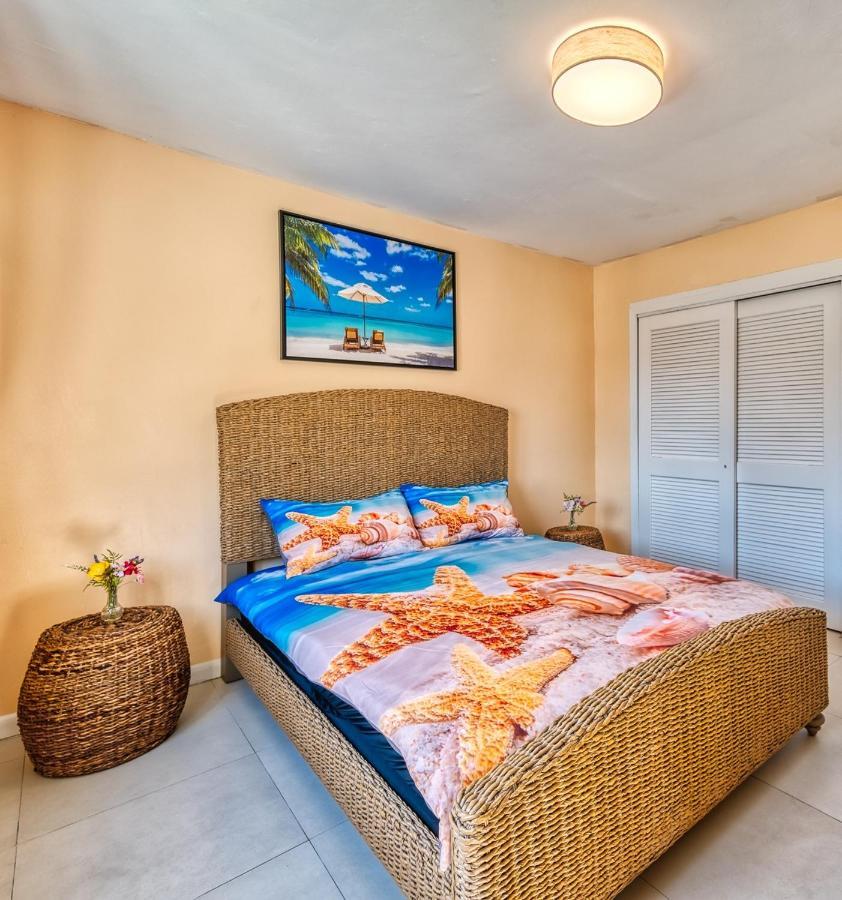 Lovely Apartment Near Beach, Downtown, 24H Security, Pool Apartment Nassau