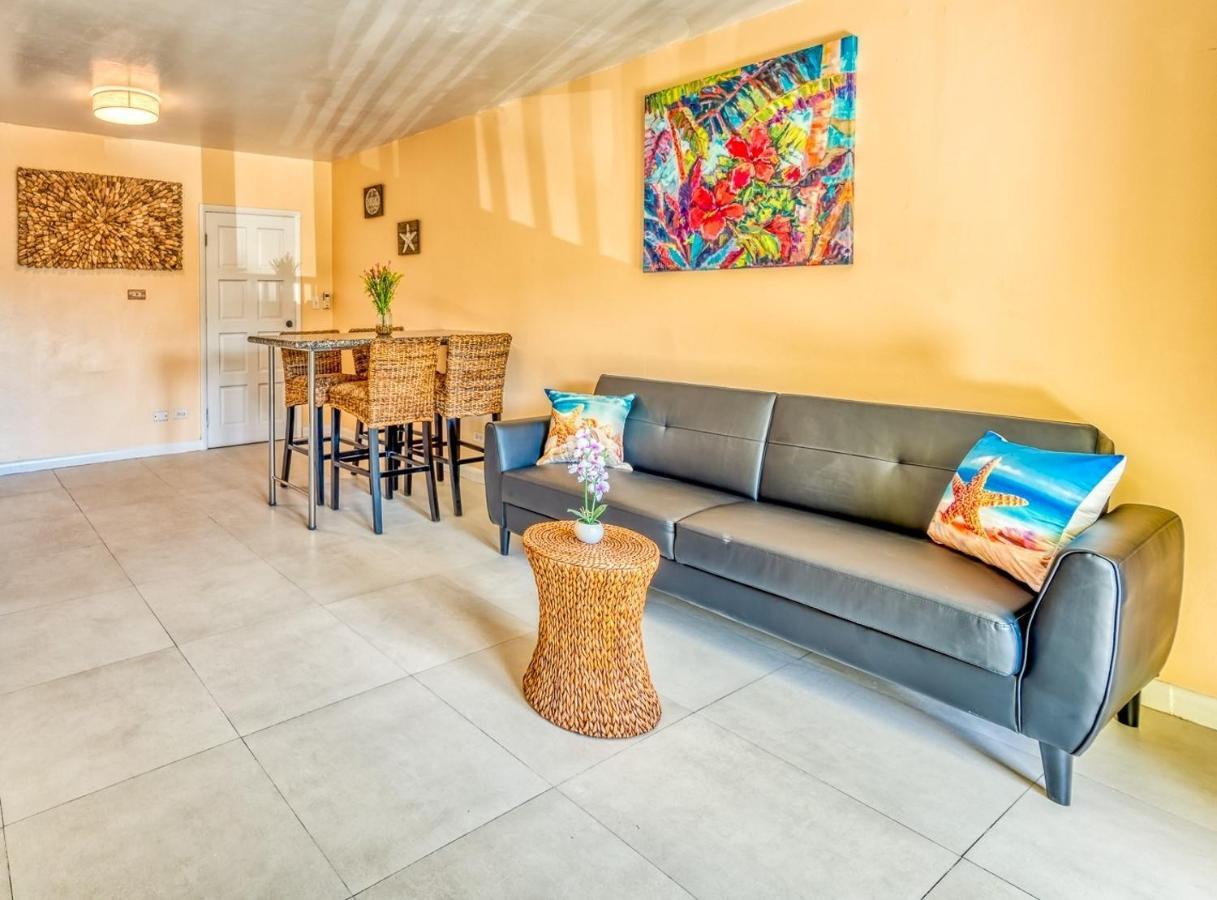 Lovely Apartment Near Beach, Downtown, 24H Security, Pool * Nassau