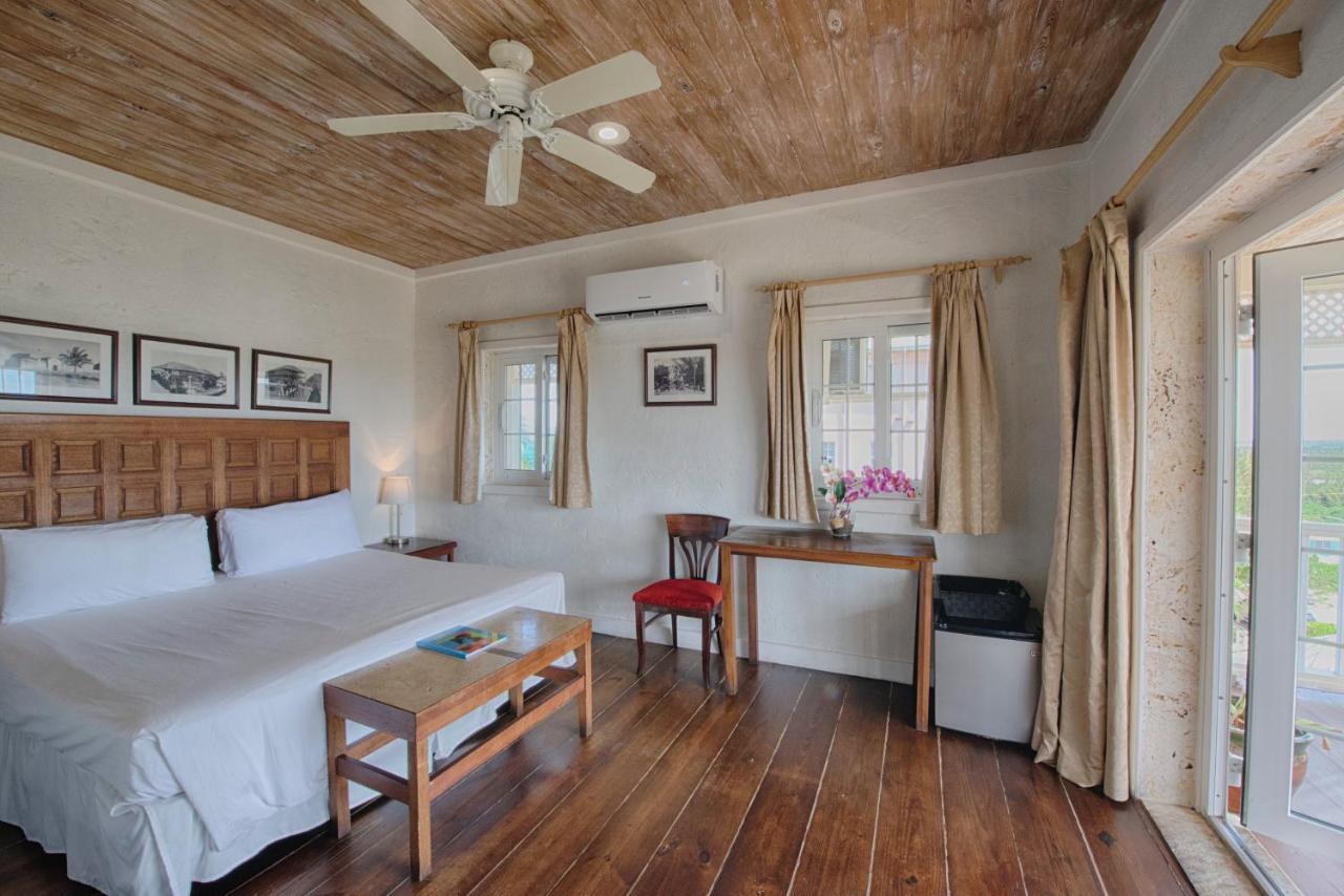 Hotel A Stone's Throw Away