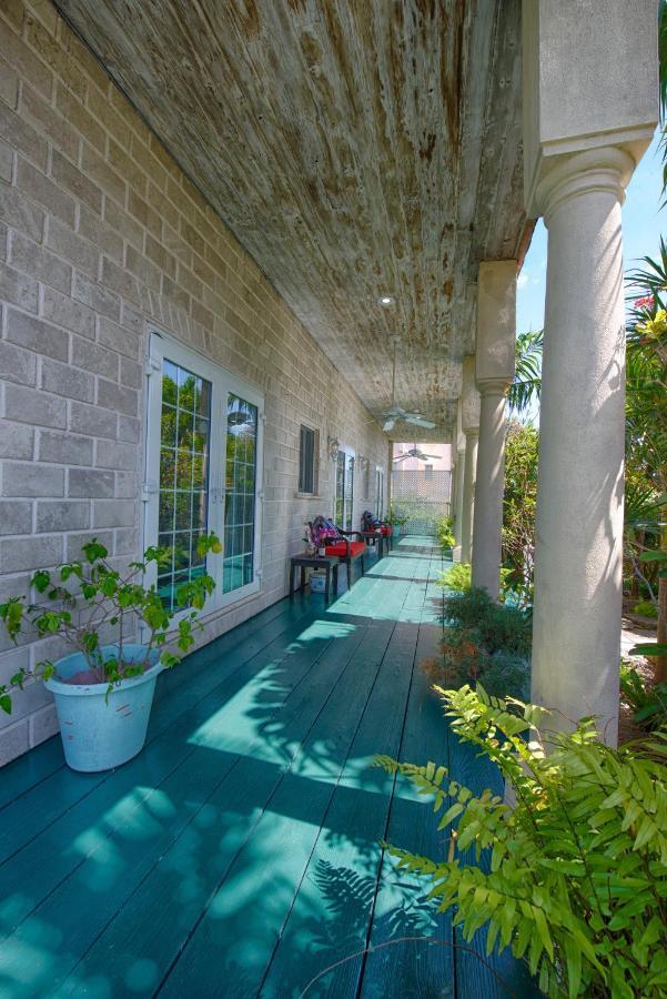 Hotel A Stone's Throw Away Nassau