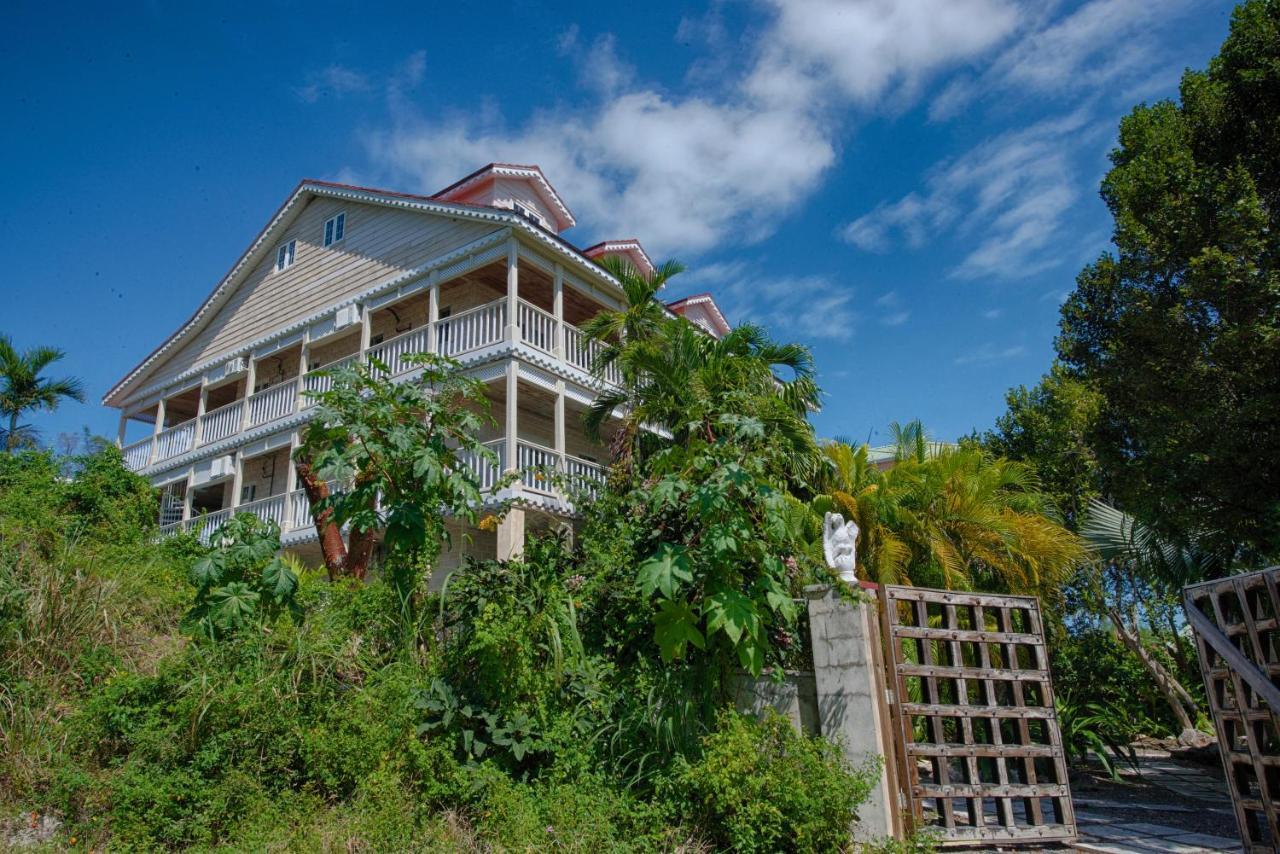 A Stone's Throw Away 4* Nassau
