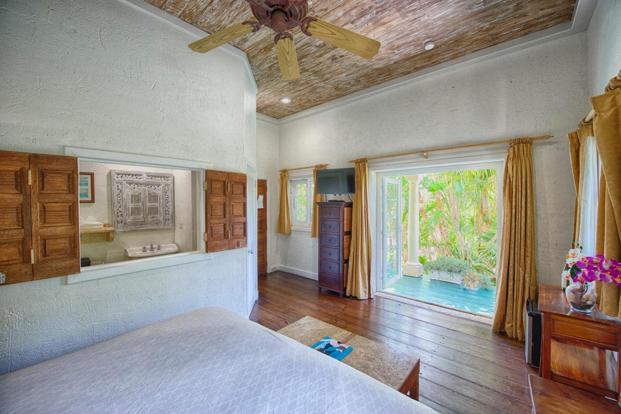 A Stone's Throw Away Hotel Nassau