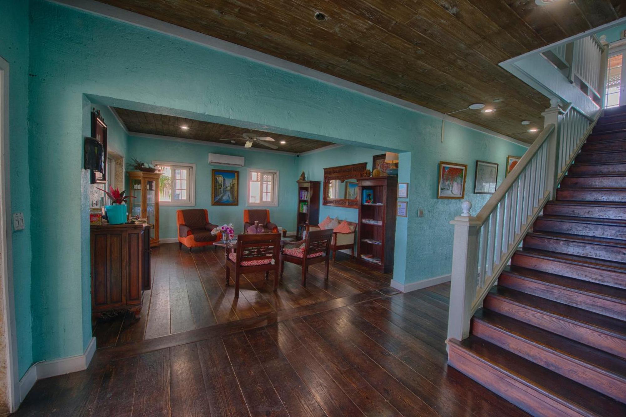 Hotel A Stone's Throw Away 4*