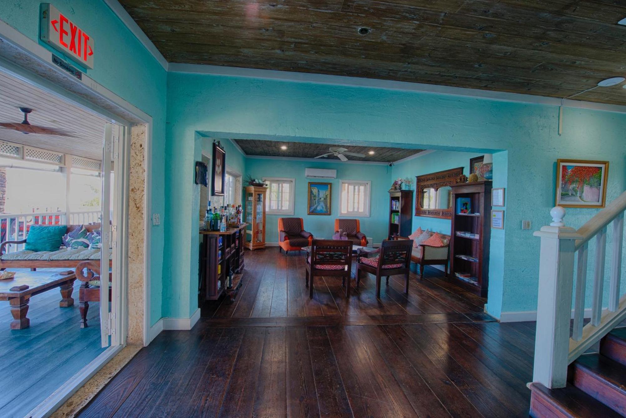 A Stone's Throw Away 4* Nassau