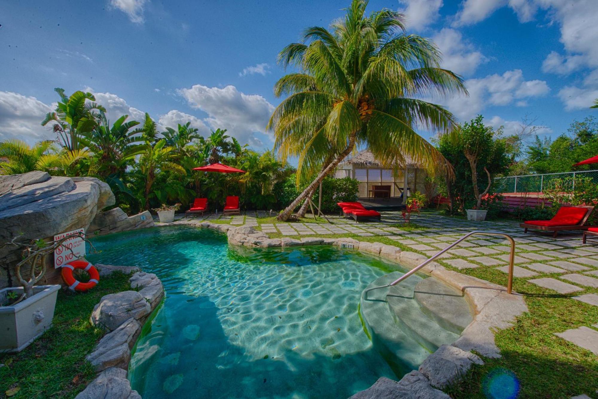 Hotel A Stone's Throw Away 4*