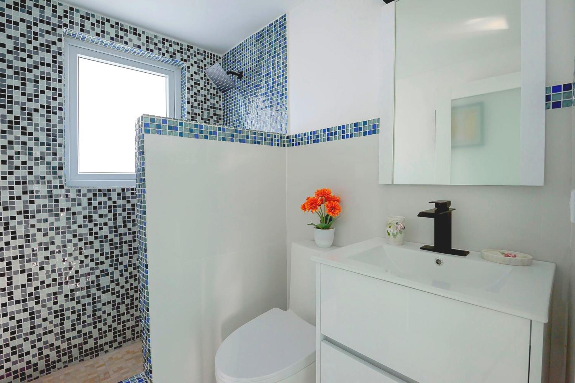 Lovely Apartment Near Beach, Downtown, 24H Security, Pool Nassau