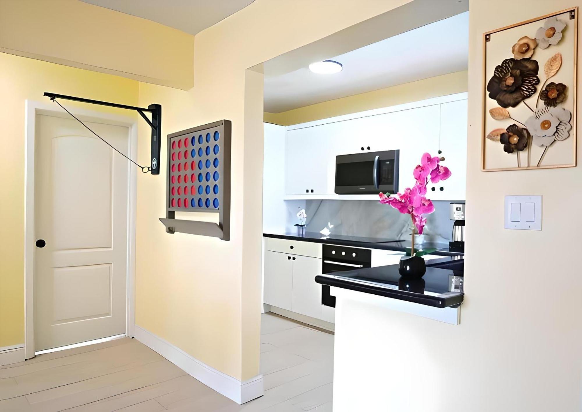 Lovely Apartment Near Beach, Downtown, 24H Security, Pool Apartment Nassau