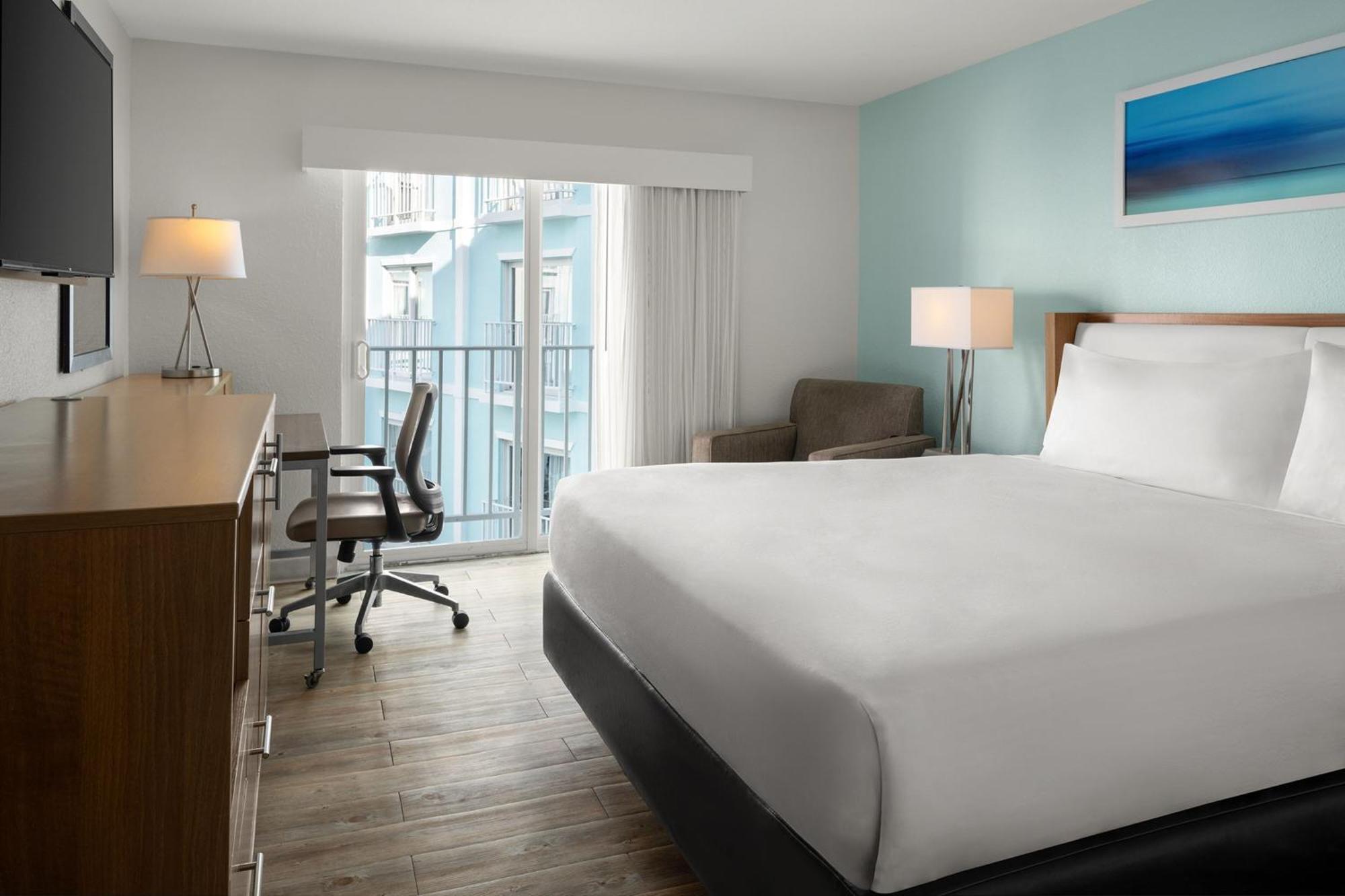 Courtyard By Marriott Downtown/junkanoo Hotel Nassau
