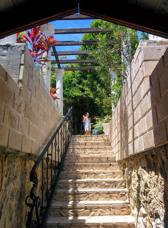 A Stone's Throw Away Nassau