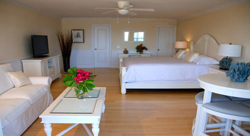 Bluff House & Marina 3*