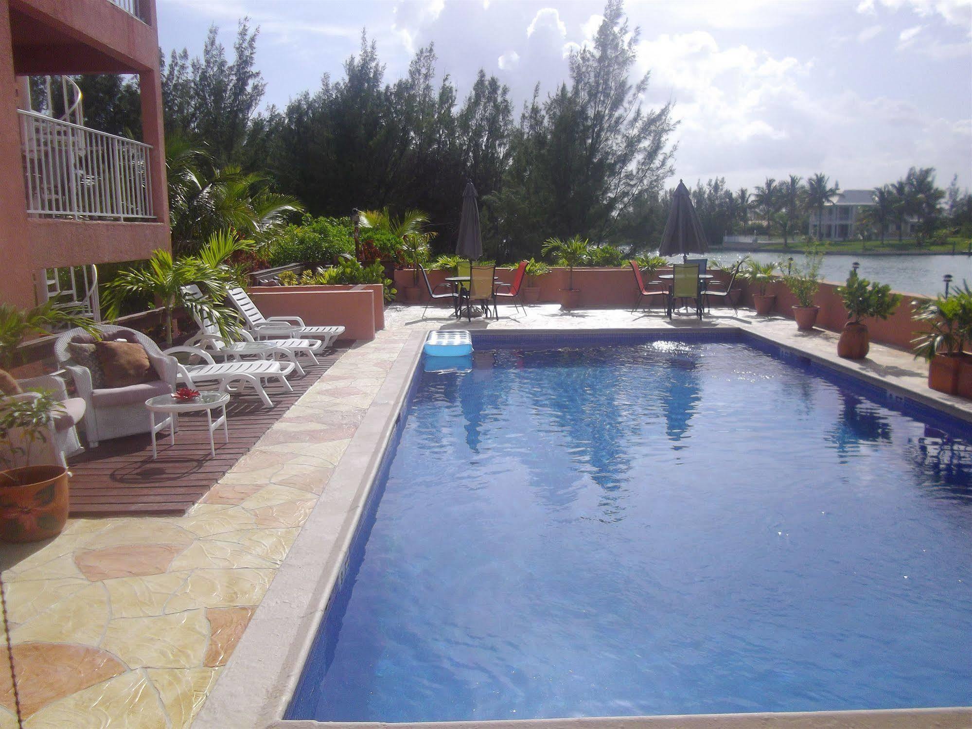 Dundee Bay Villa *