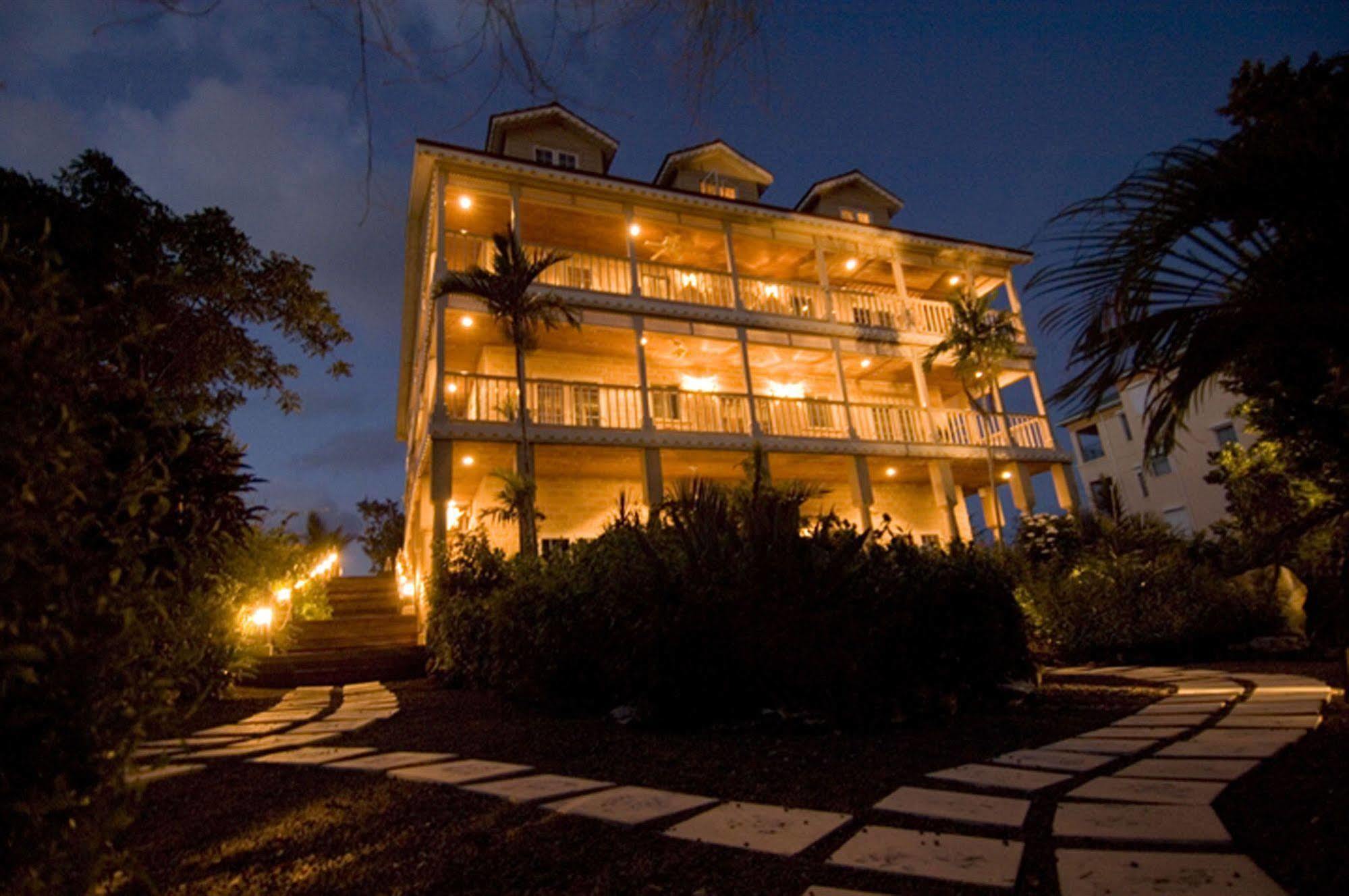 Hotel A Stone's Throw Away 4*