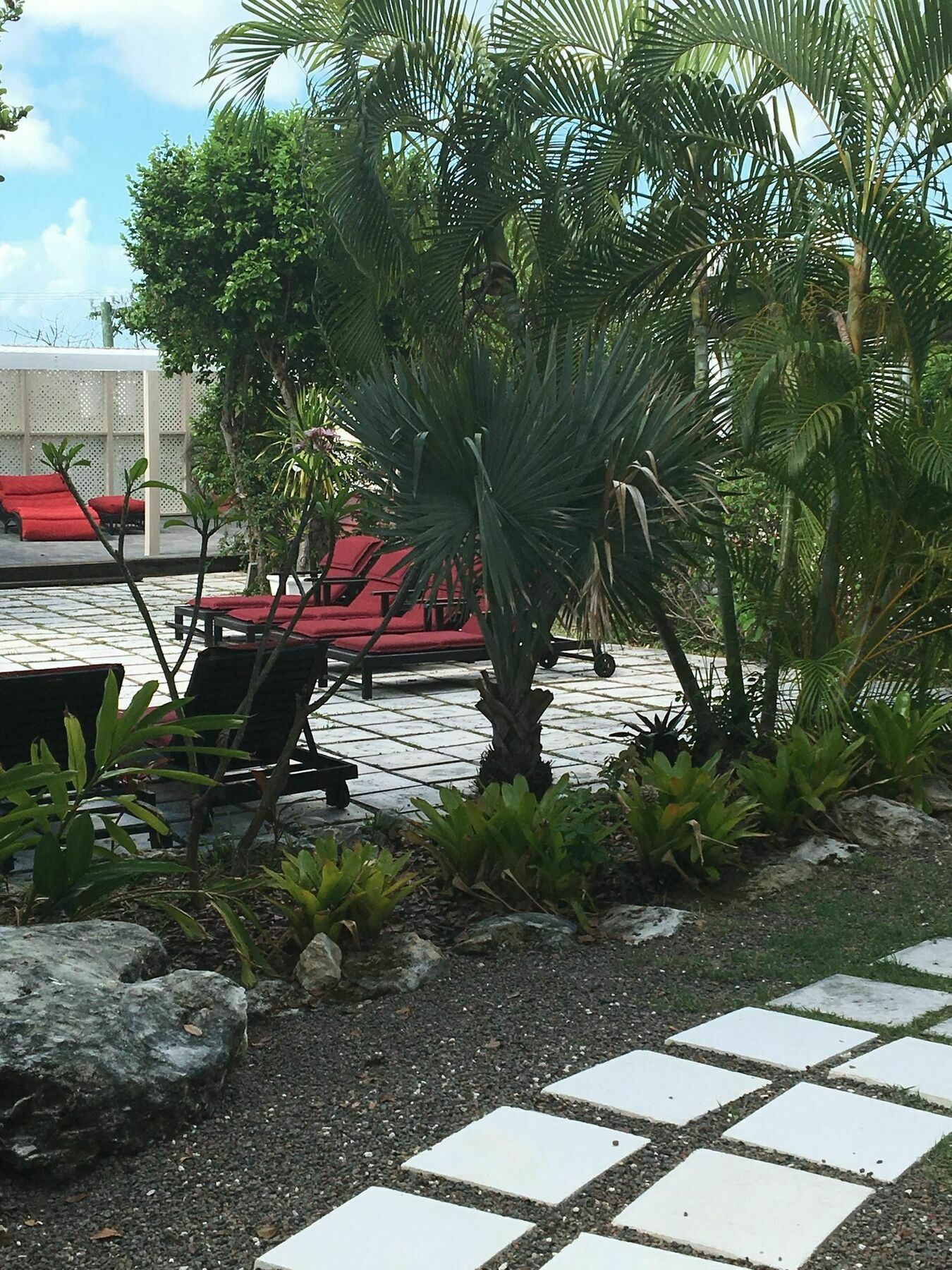 A Stone's Throw Away Hotel Nassau