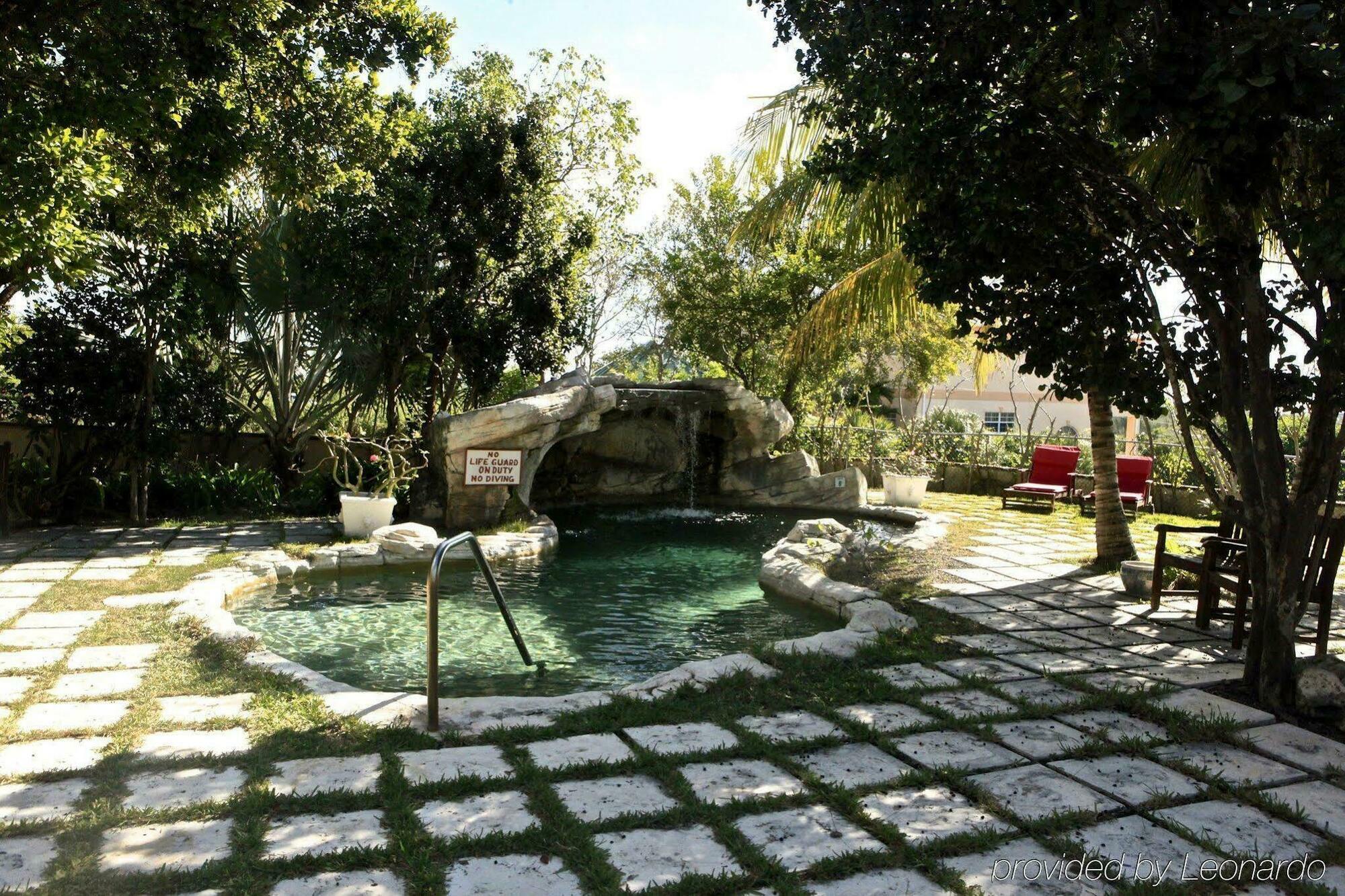 Hotel A Stone's Throw Away 4*