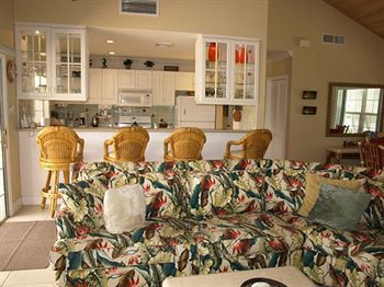 Yellowfin By Living Easy Abaco 3*