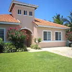 Villa Danya - 5 Bd On The Ocean With Pool.