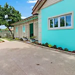 New Luxe Caribbean Cottage In The Bahamas With Canal Access!