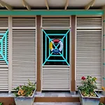 New Luxe Caribbean Cottage In The Bahamas With Canal Access!