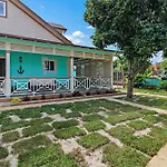 New Luxe Caribbean Cottage In The Bahamas With Canal Access!