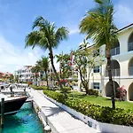 Paradise Harbour Club & Marina