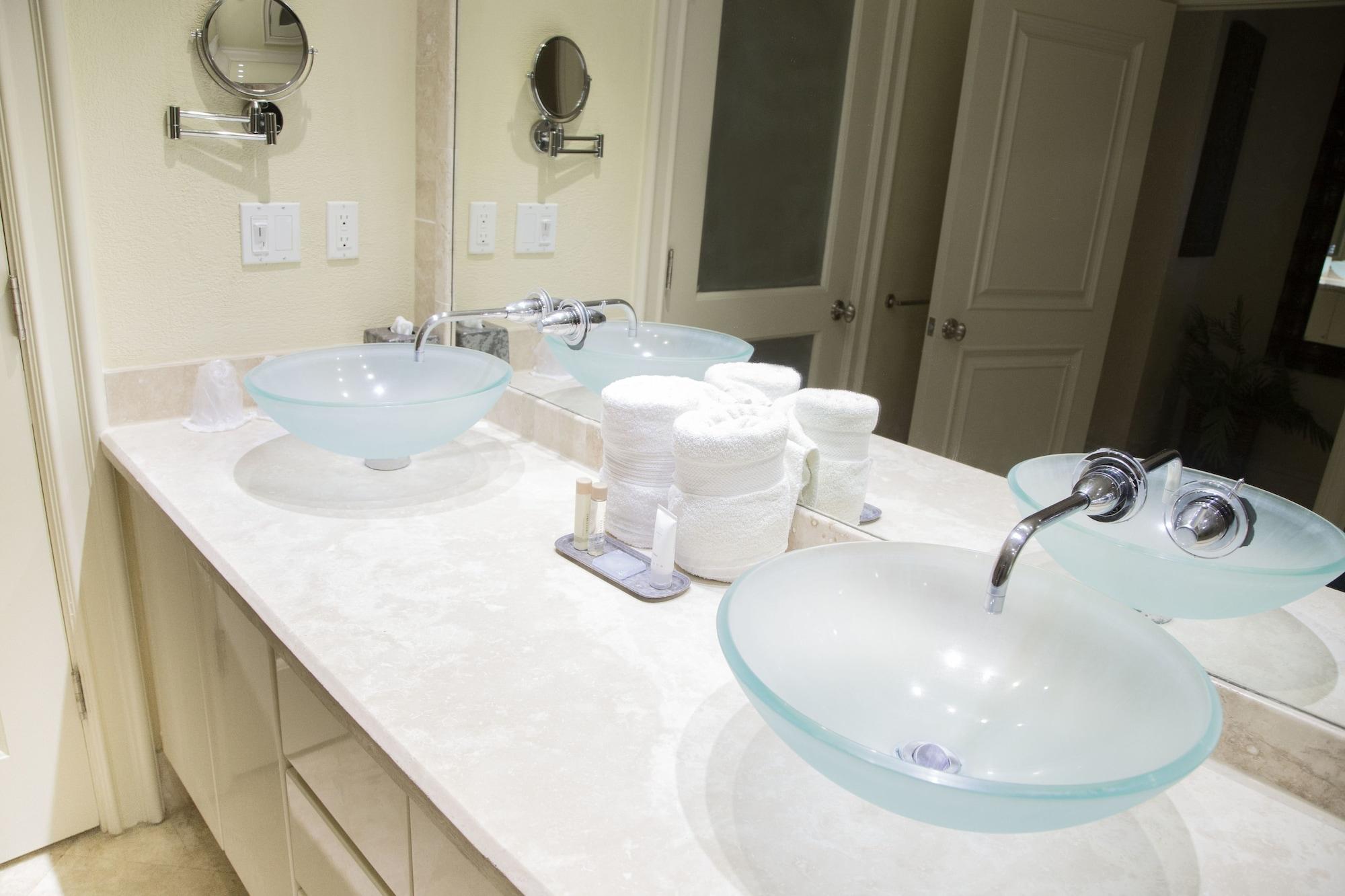 Old Bahama Bay & Yacht Harbour 4* West End