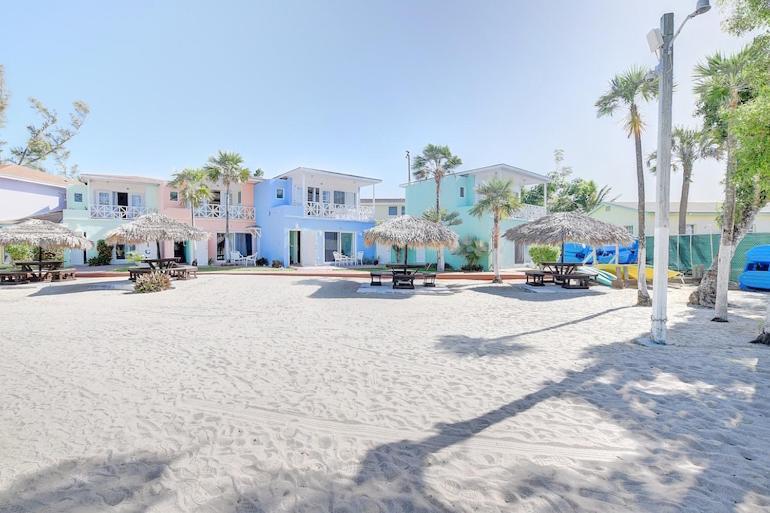 Beach Villas Hotel Coral Harbour