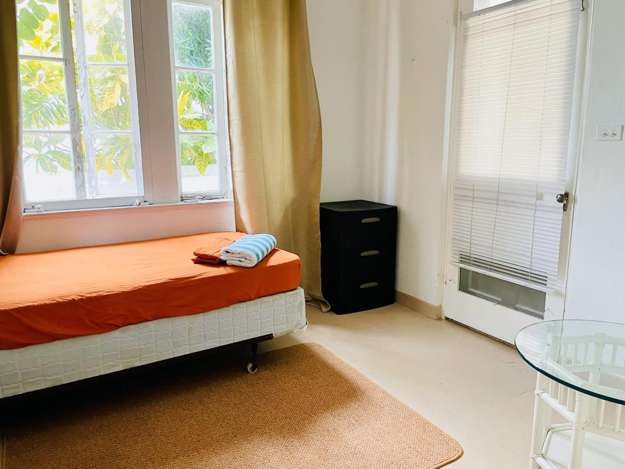 Hillcrest Hostel Nassau