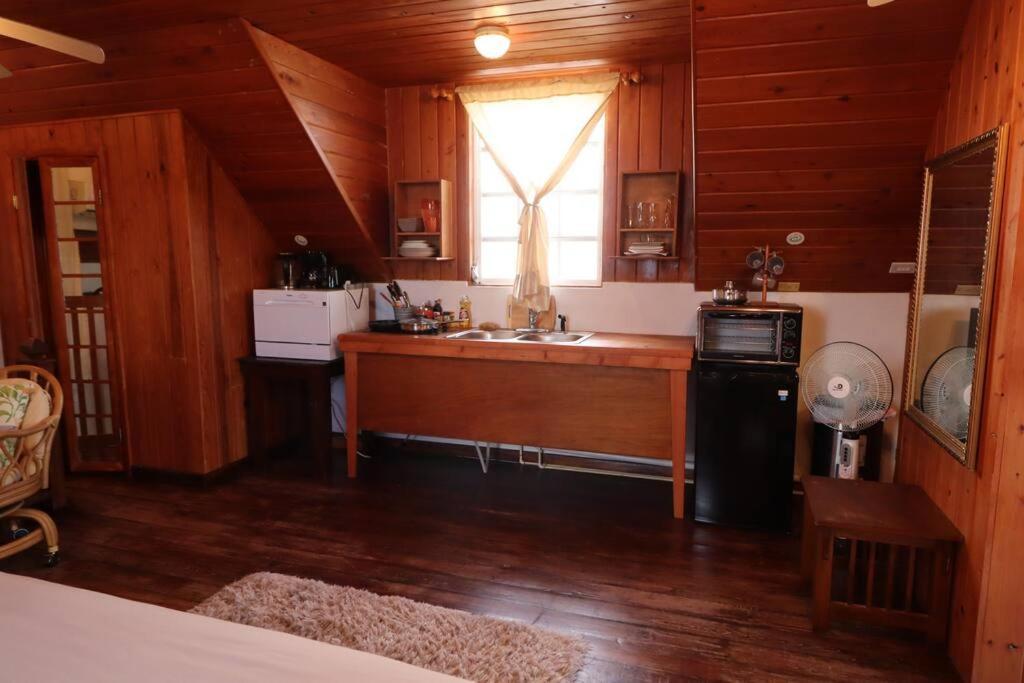 Suncrest House Cozy Apartment Governor's Harbour