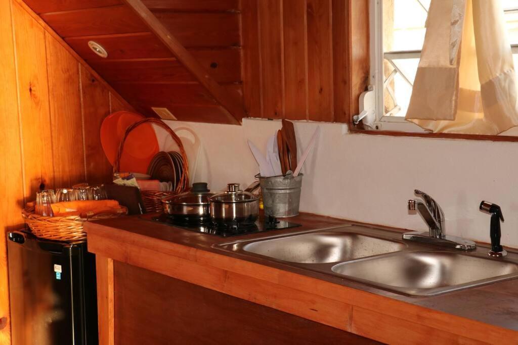 Suncrest House Cozy Apartment Governor's Harbour