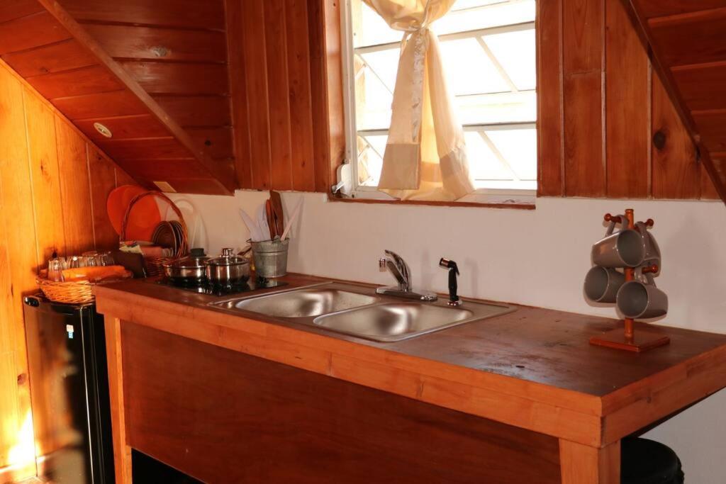 Apartment Suncrest House Cozy Governor's Harbour