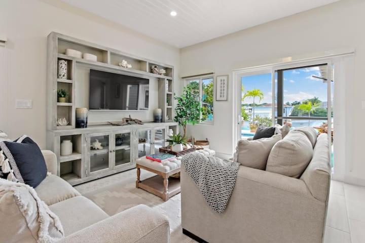 Guest house New Luxe Caribbean In The Bahamas With Canal Access! Nassau