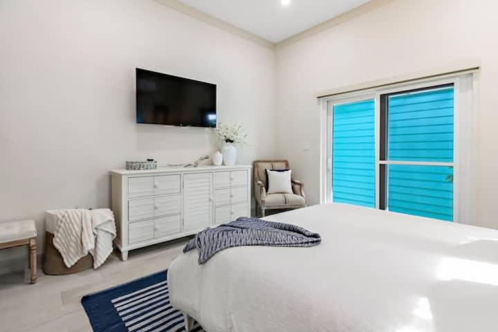 New Luxe Caribbean In The Bahamas With Canal Access! Guest house Nassau