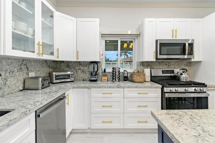 New Luxe Caribbean In The Bahamas With Canal Access! *