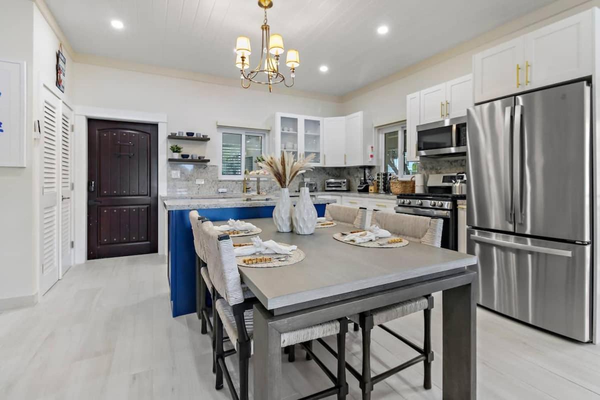 New Luxe Caribbean In The Bahamas With Canal Access! Guest house
