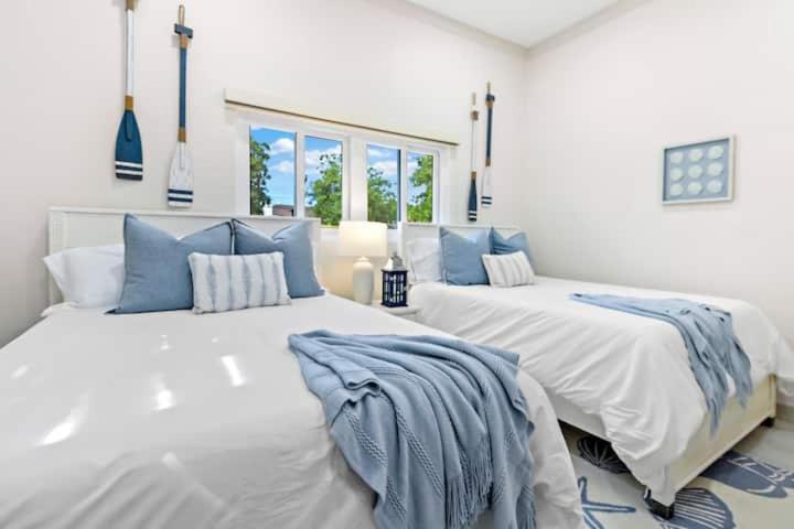 New Luxe Caribbean In The Bahamas With Canal Access! Nassau
