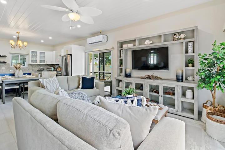 New Luxe Caribbean In The Bahamas With Canal Access! * Nassau