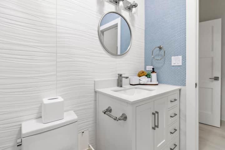 Guest house New Luxe Caribbean In The Bahamas With Canal Access! Nassau