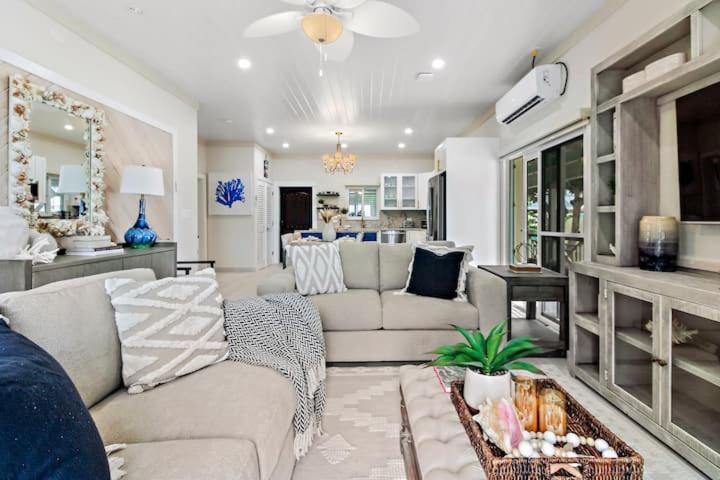 New Luxe Caribbean In The Bahamas With Canal Access! Nassau