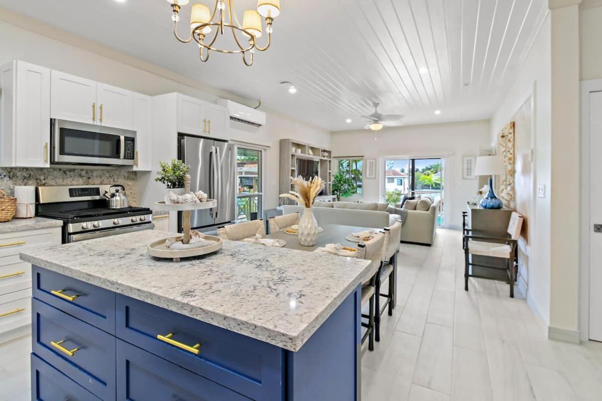 Guest house New Luxe Caribbean In The Bahamas With Canal Access!