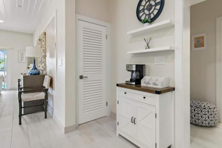 Guest house New Luxe Caribbean In The Bahamas With Canal Access! Nassau