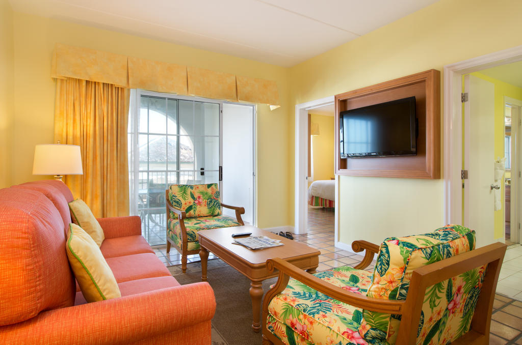 Paradise Harbour Club & Marina Resort