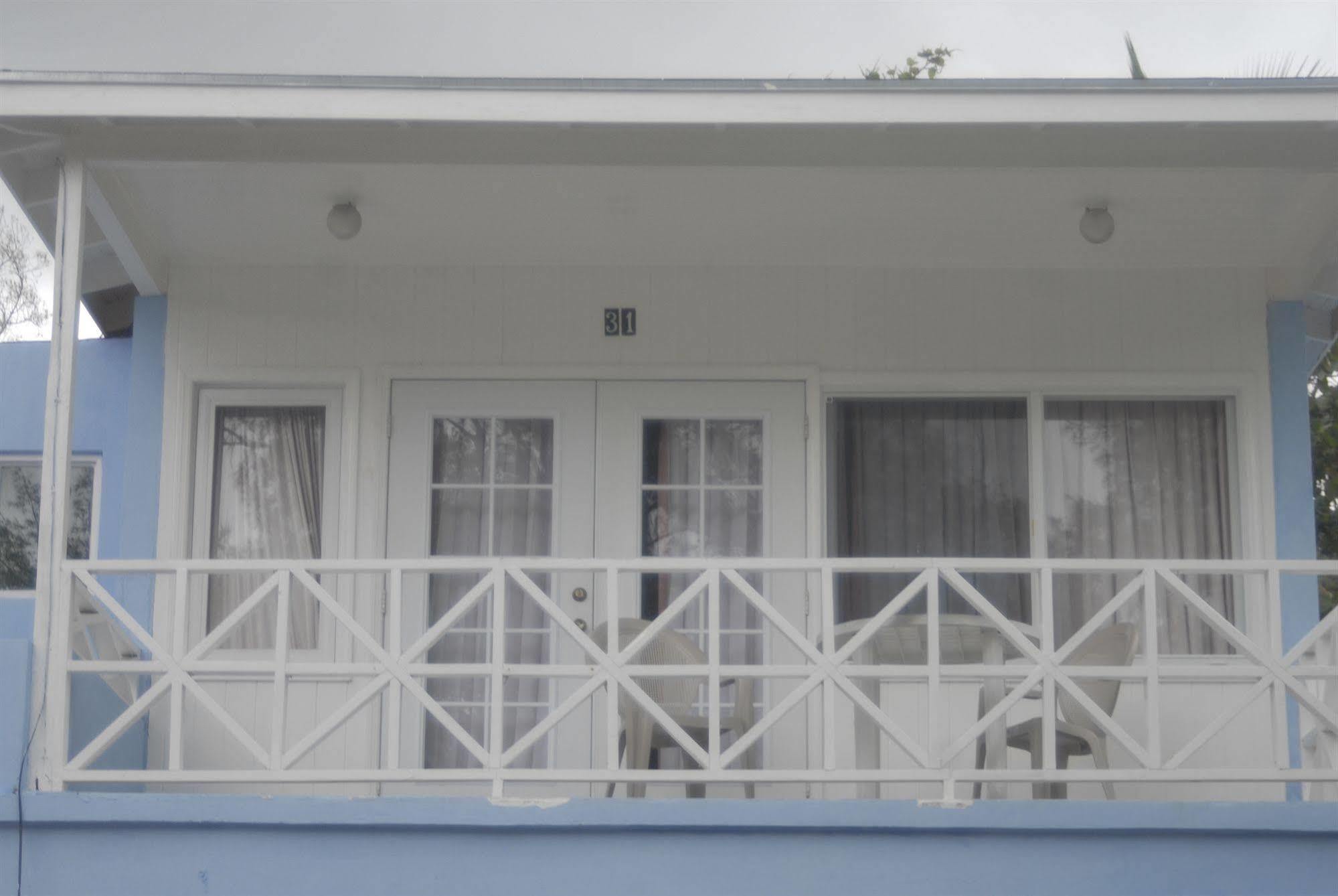 Beach Villas Hotel Coral Harbour