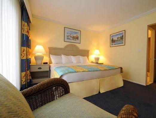 Bay View Paradise Island Resort
