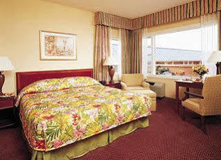 Express & By Ihg Hotel 3*