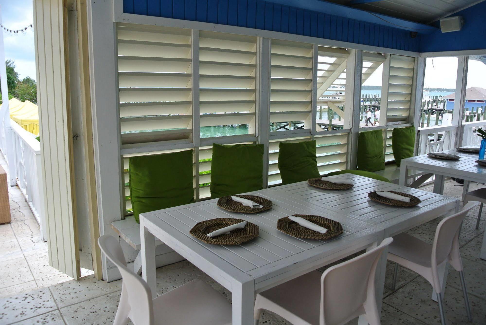 Hotel Romora Bay & Marina