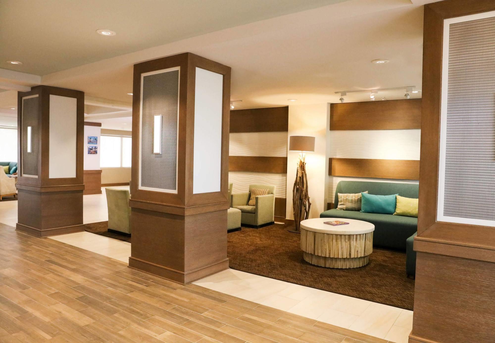 Courtyard By Marriott Downtown/junkanoo Hotel 4*